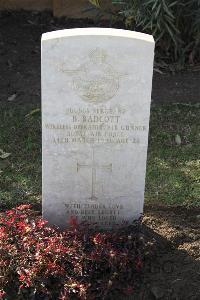 Ismailia War Memorial Cemetery - Badcott, Bert